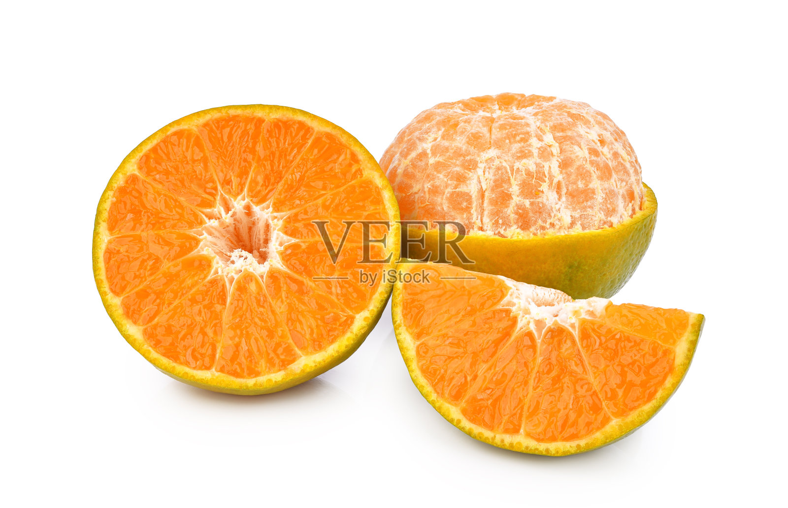 在白色上分离出的绿色橘子片照片摄影图片