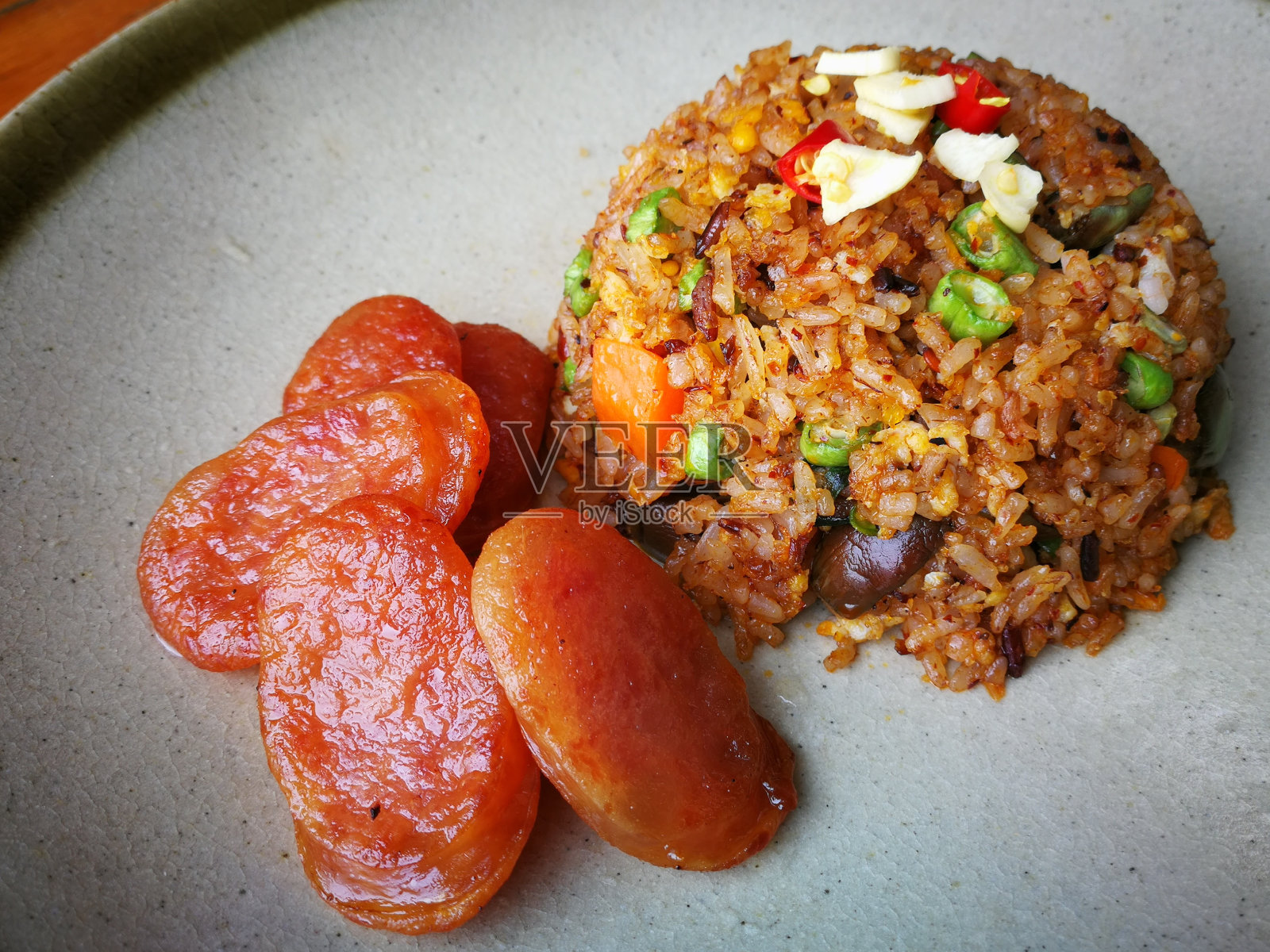 香菇香肠炒饭照片摄影图片