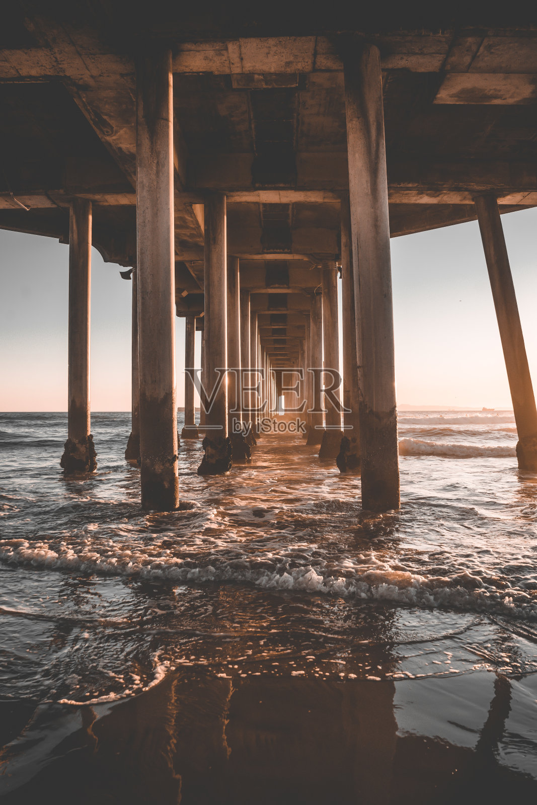 亨廷顿海滩码头的底部，在加利福尼亚，美国照片摄影图片