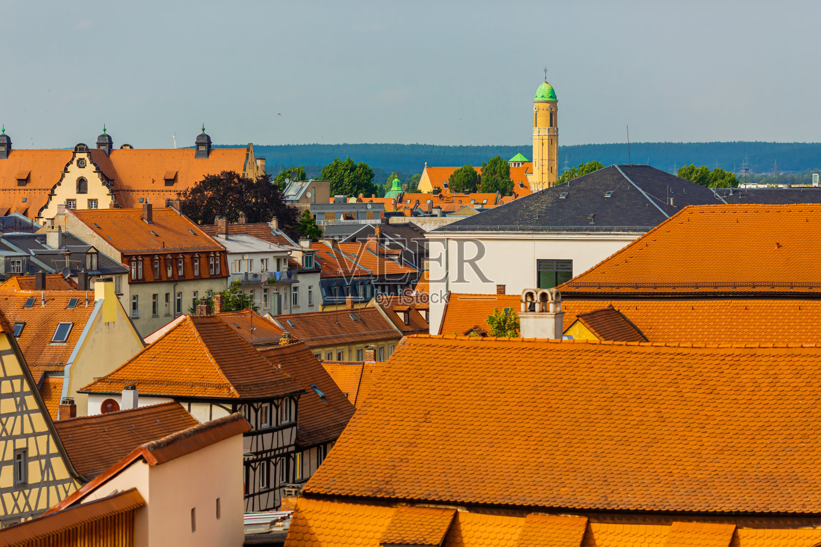 屋顶上的红瓦。班贝克。巴伐利亚。德国的建筑。德国。照片摄影图片