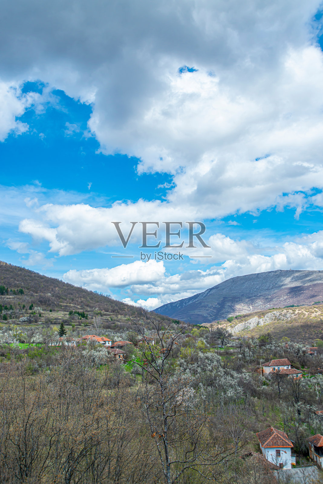 塞尔维亚干山或苏瓦平原的乡村道路照片摄影图片