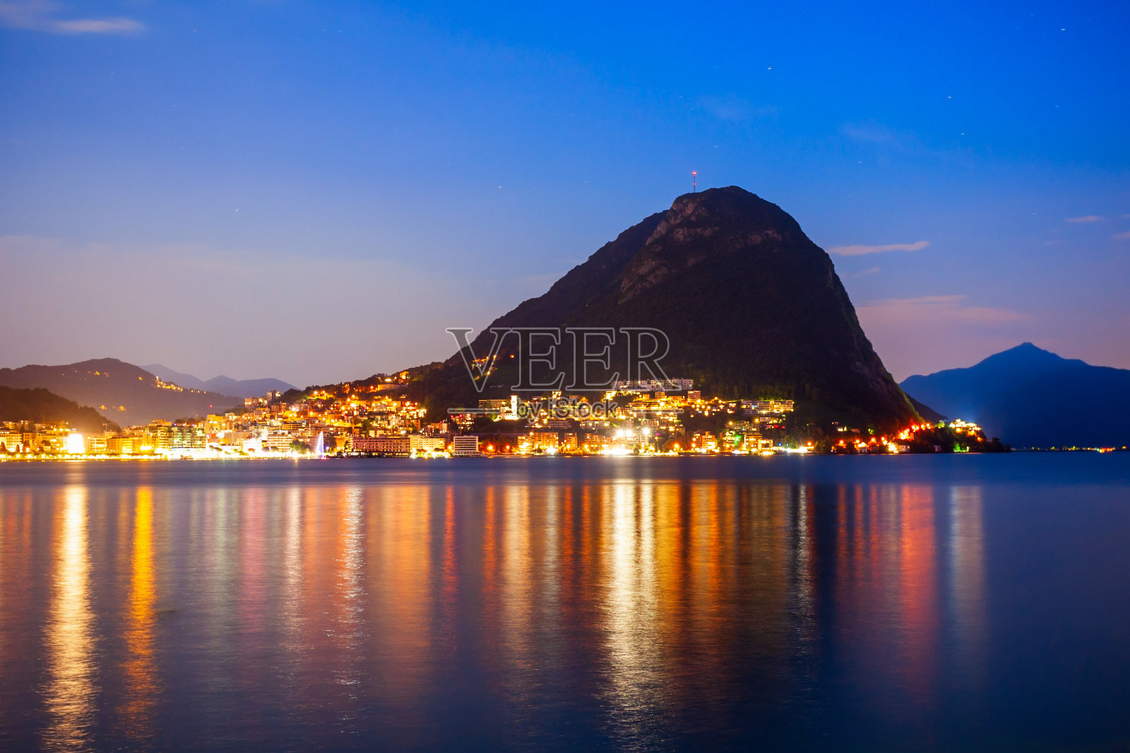 卢加诺湖和城市，瑞士照片摄影图片