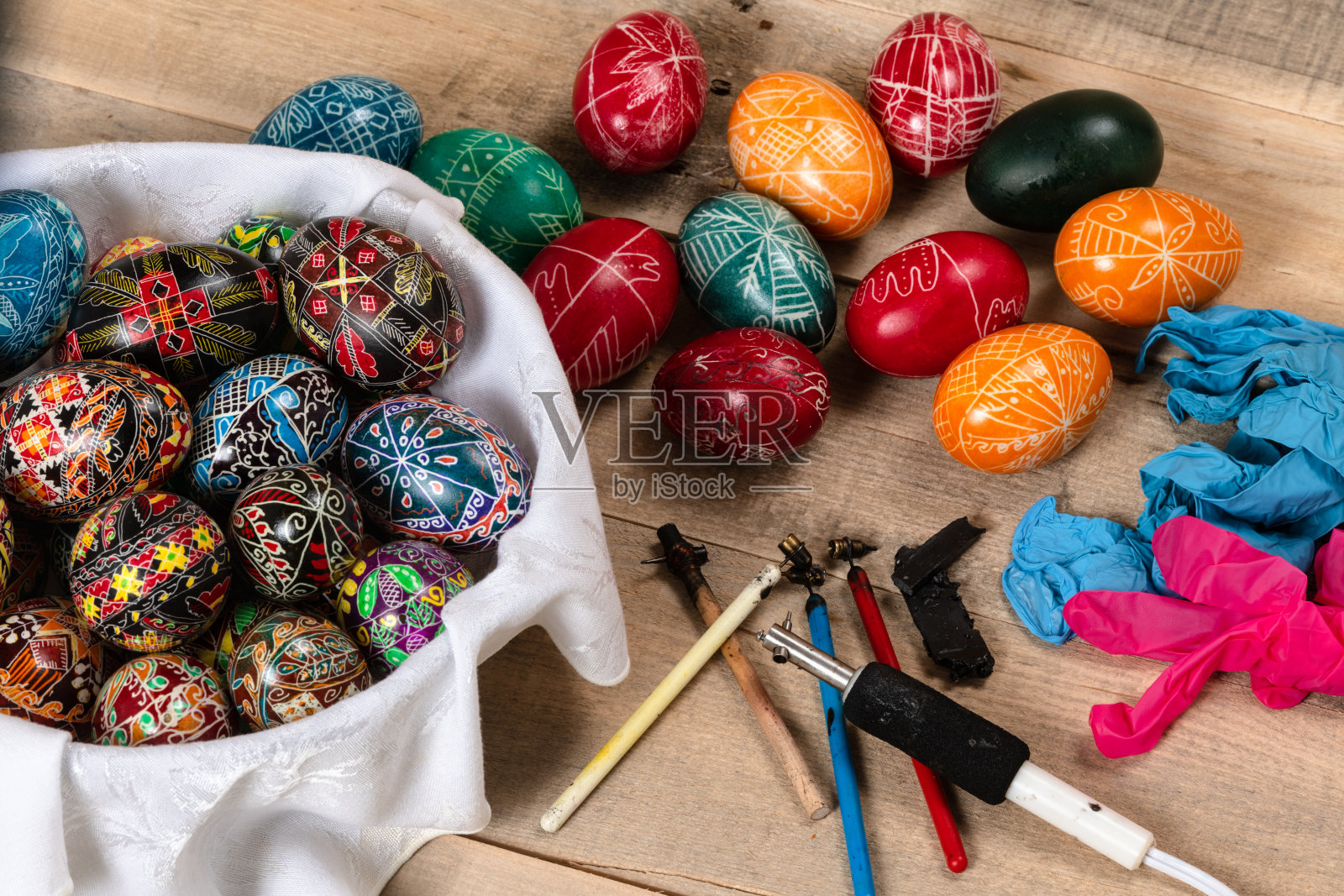 复活节彩蛋和绘画材料照片摄影图片