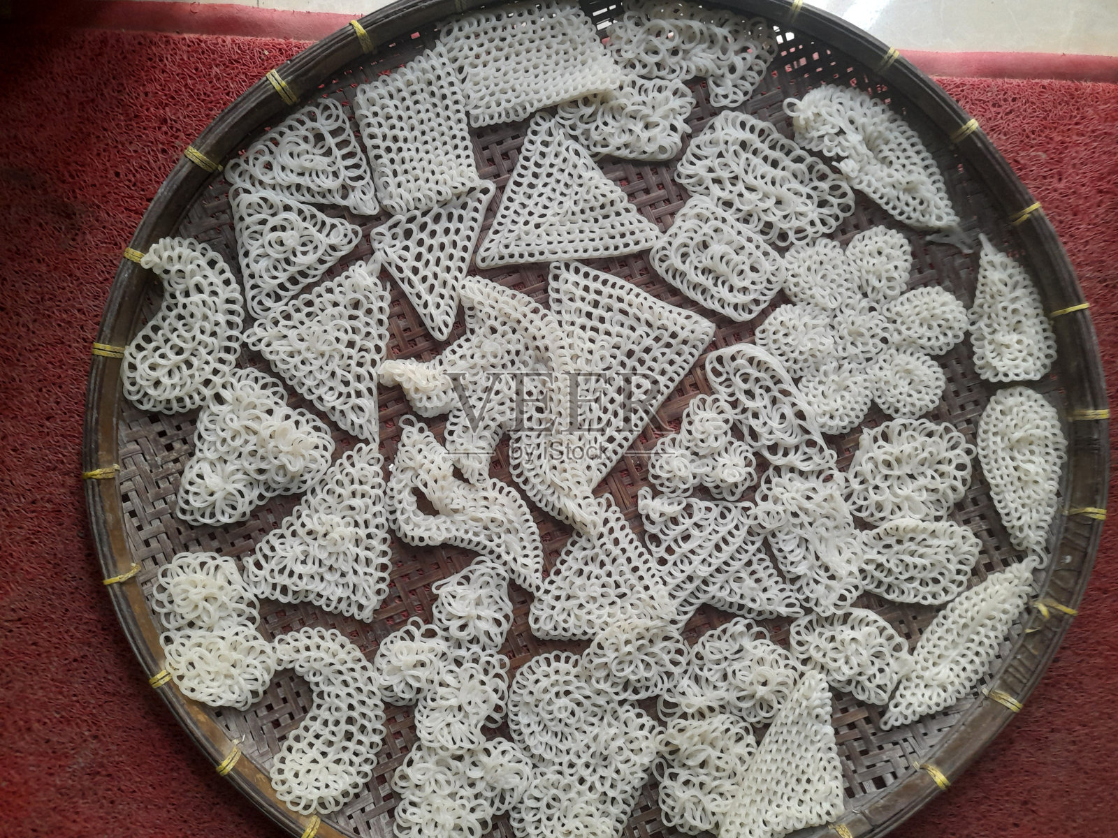 孟加拉国的传统食物。孟加拉的手工制作食物。用面粉和盐做的蛋糕。照片摄影图片