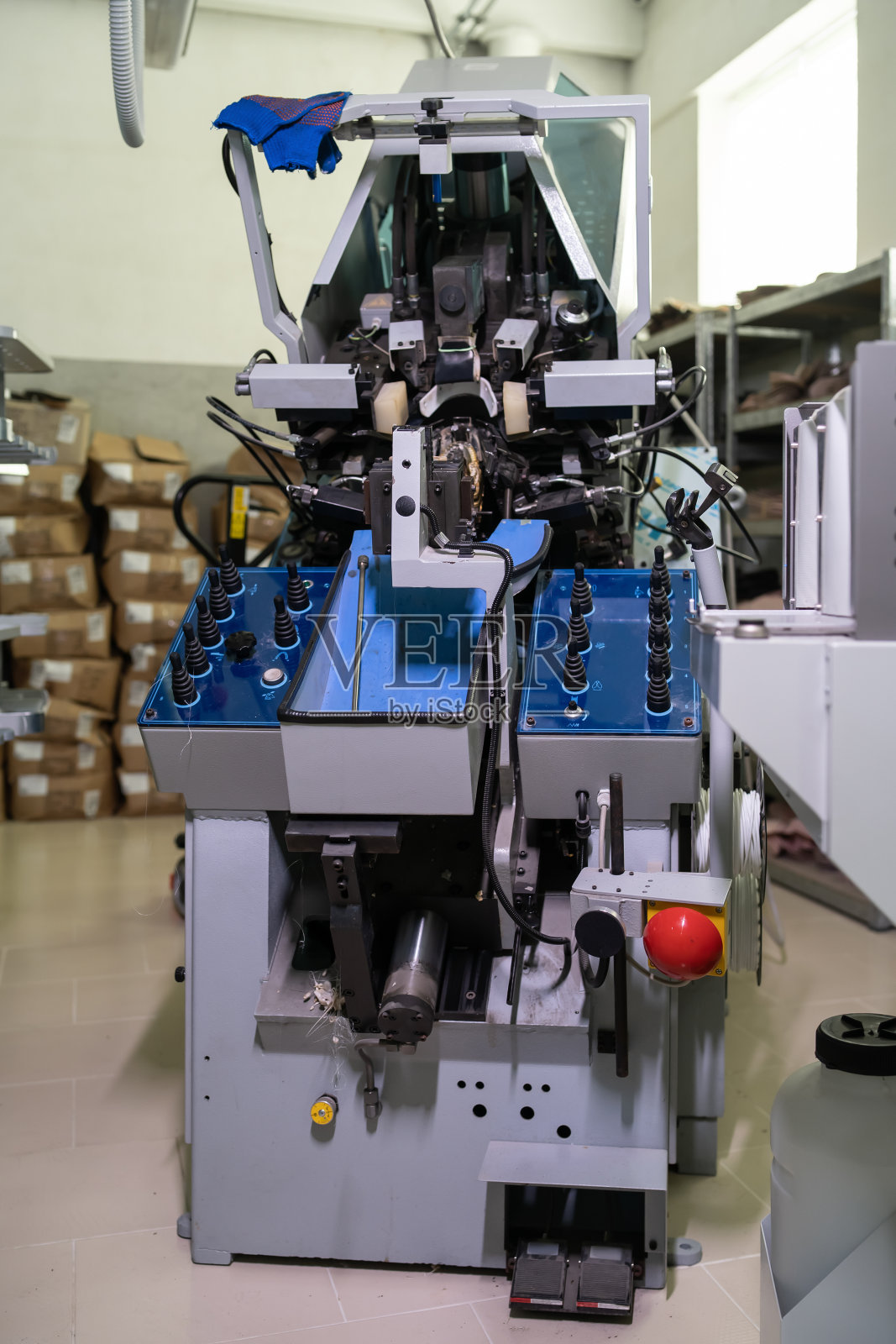 专业的鞋厂拉楦机照片摄影图片