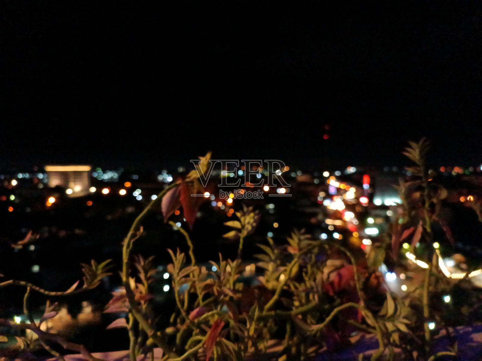 黑暗孤独之夜的城市景观照片摄影图片