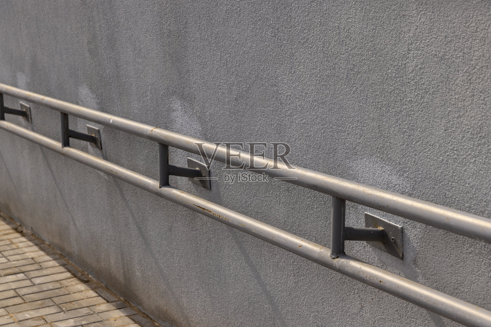 金属栏杆，方便在公园内活动照片摄影图片