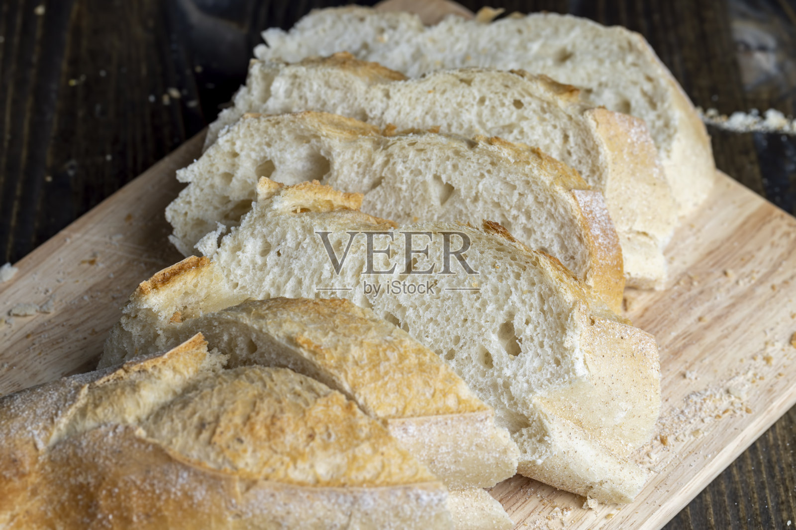 在家里切片又软又新鲜的面包照片摄影图片