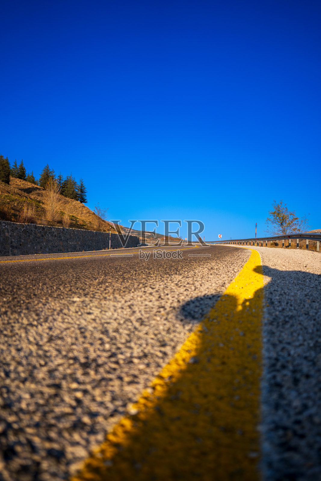 高速公路和黄线照片摄影图片