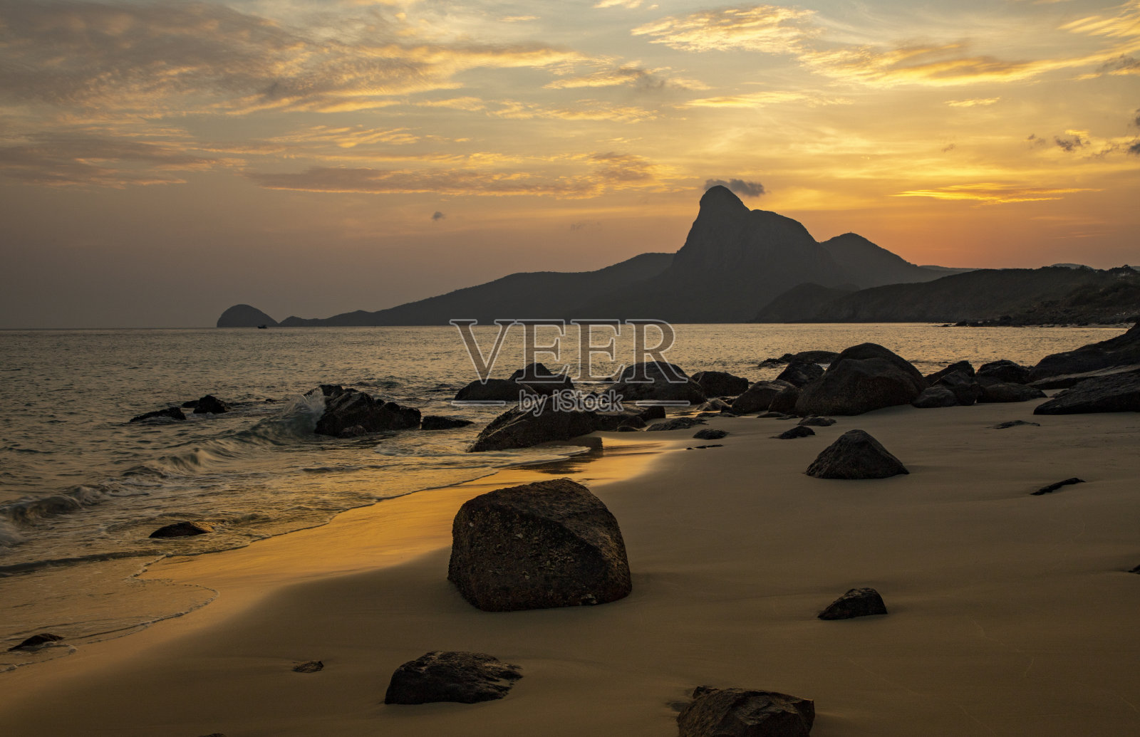 日落在Con Dao岛，巴Ria-Vung tau省，越南。照片摄影图片