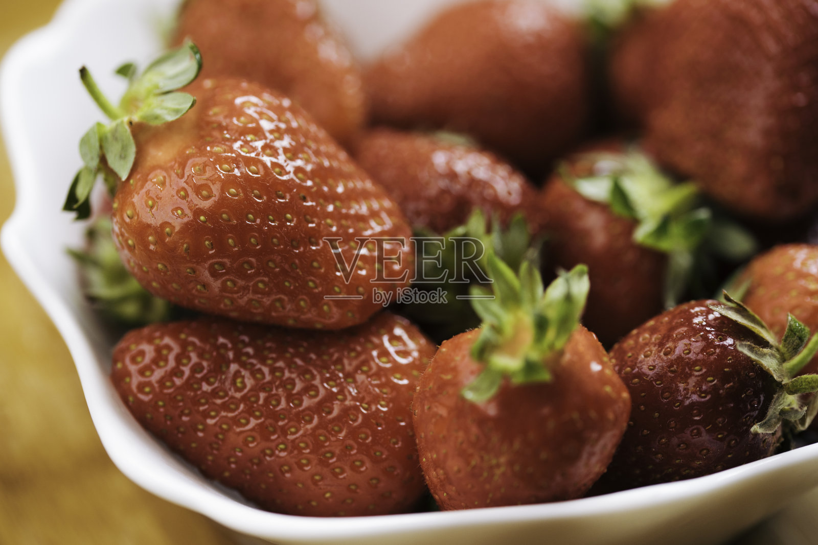 草莓装饰的背景摄影。照片摄影图片