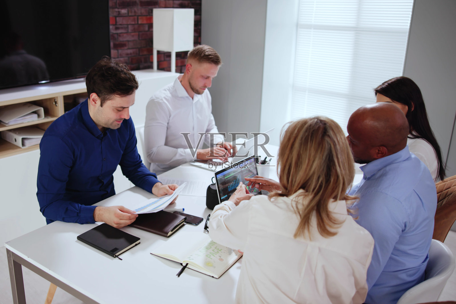 业务团队在办公室照片摄影图片