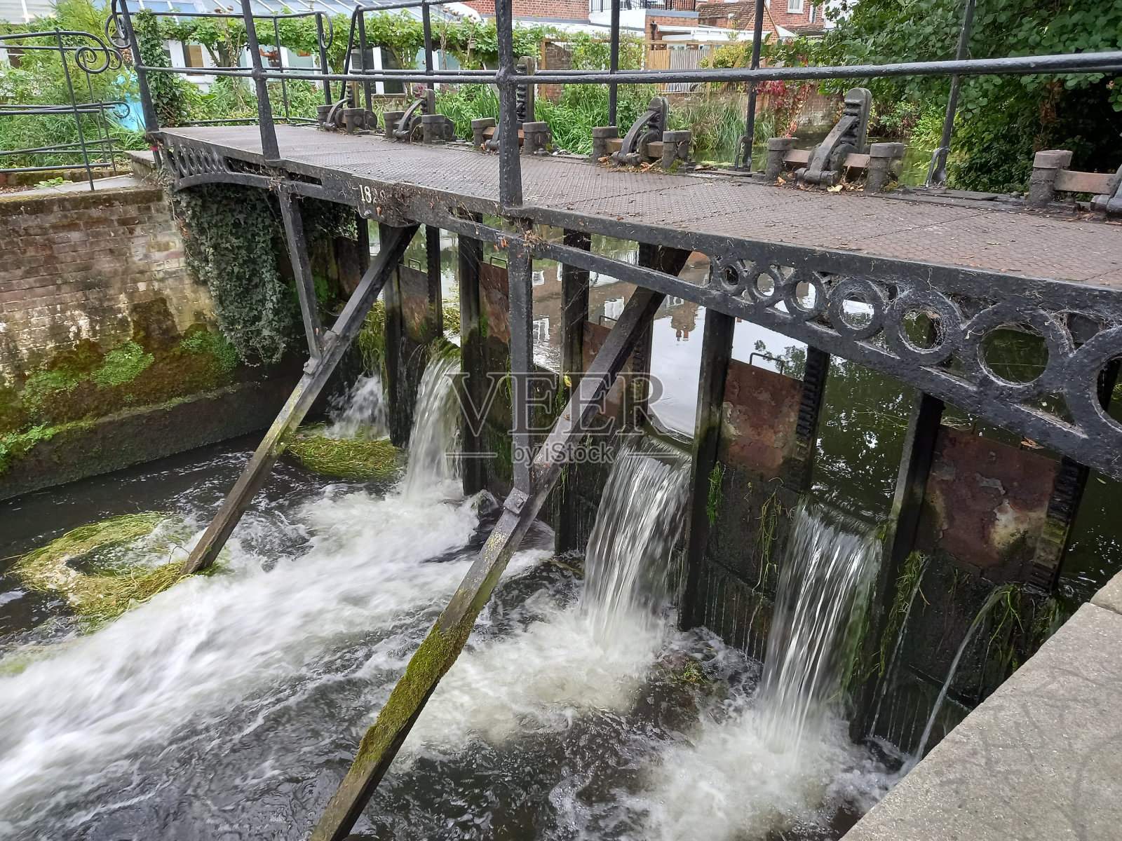 湍急的洪流照片摄影图片