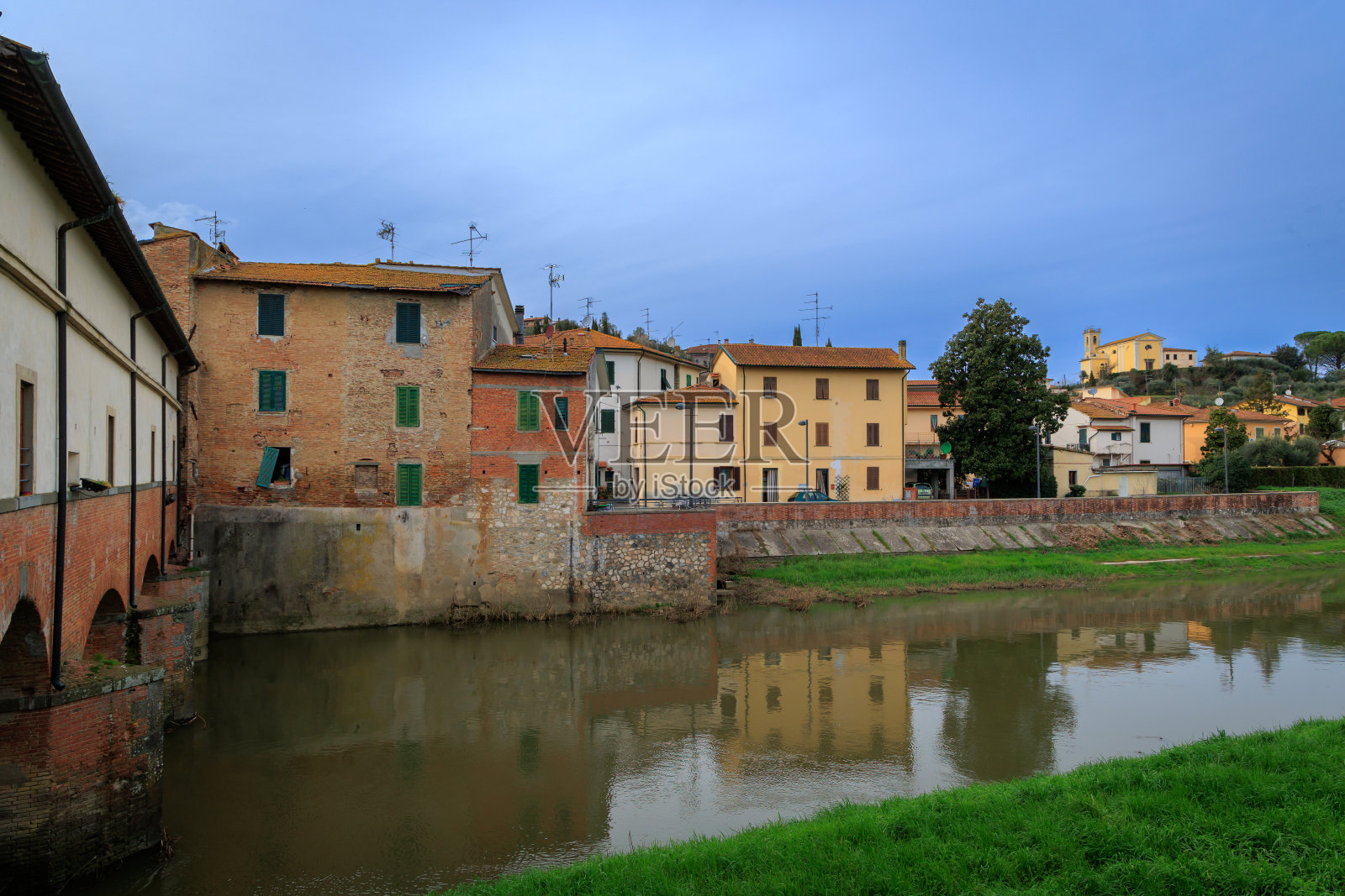 托斯卡纳的卡皮亚诺桥照片摄影图片