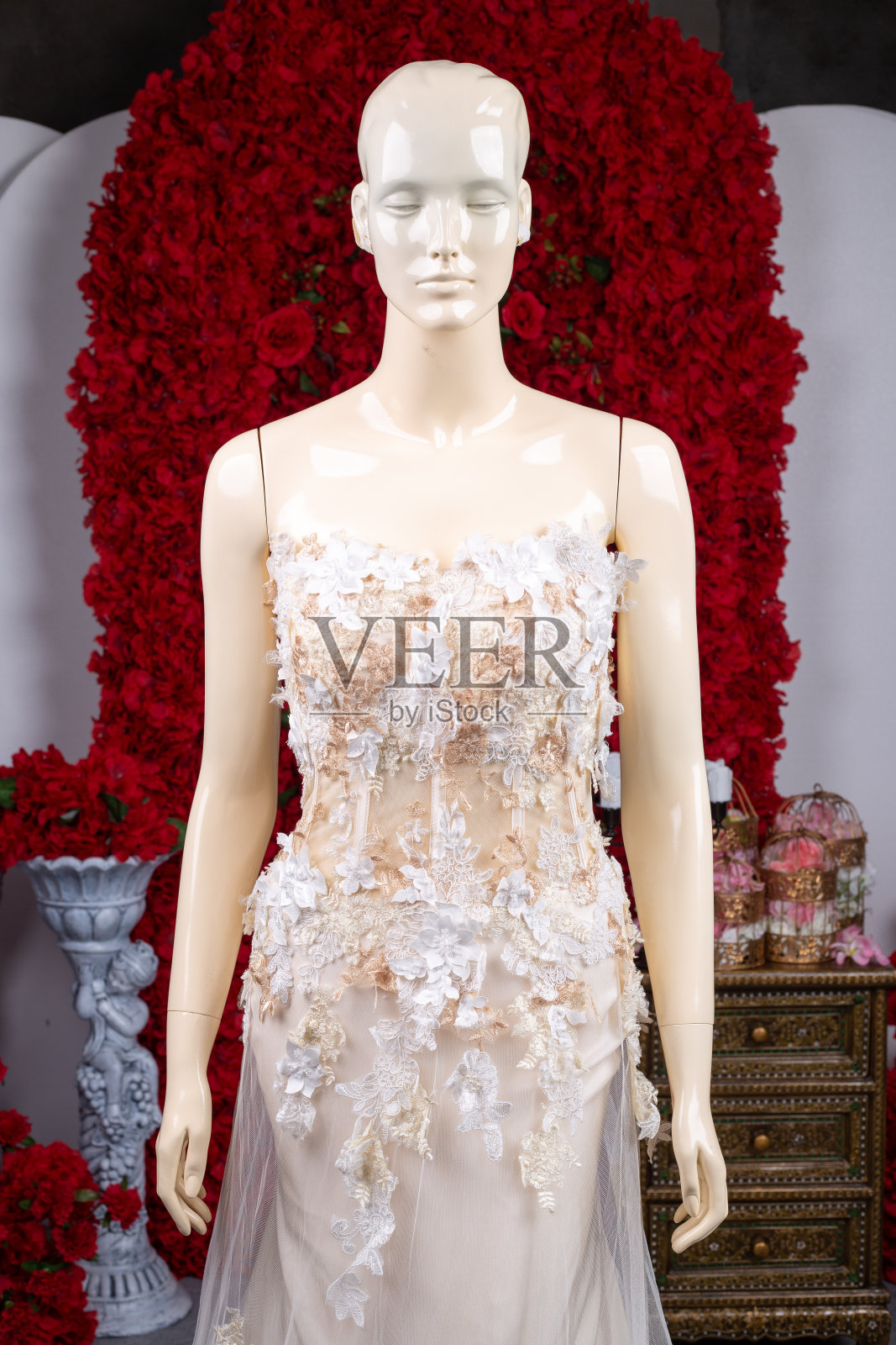 新娘婚纱复古风格的工作室照片摄影图片