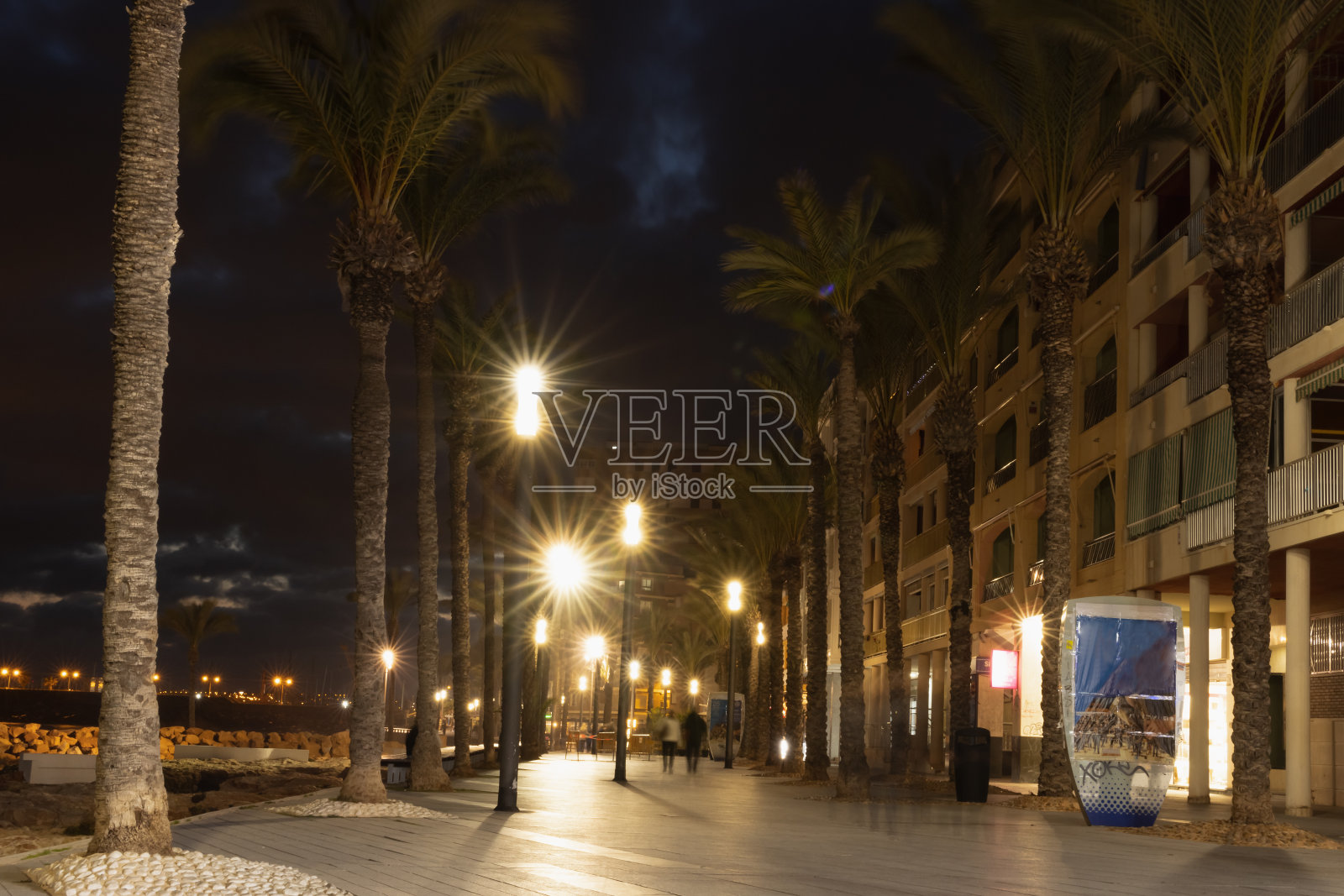 美丽的海景，傍晚散步有碑文的地方照片摄影图片