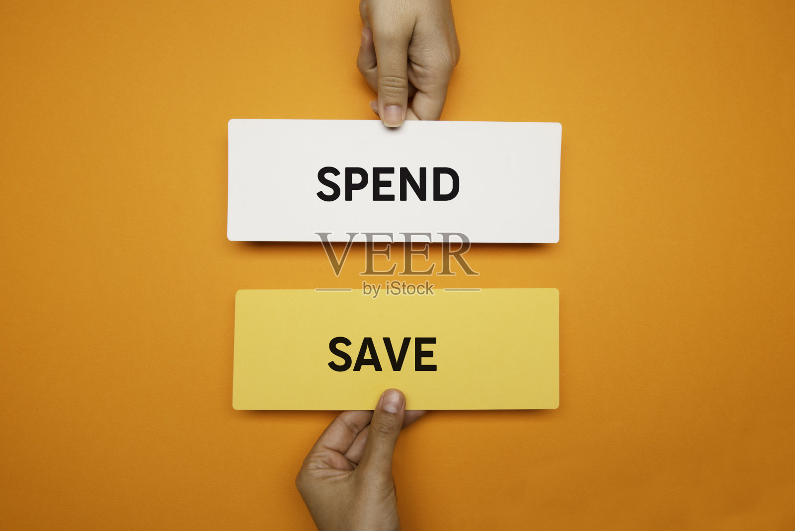 花钱还是存钱照片摄影图片