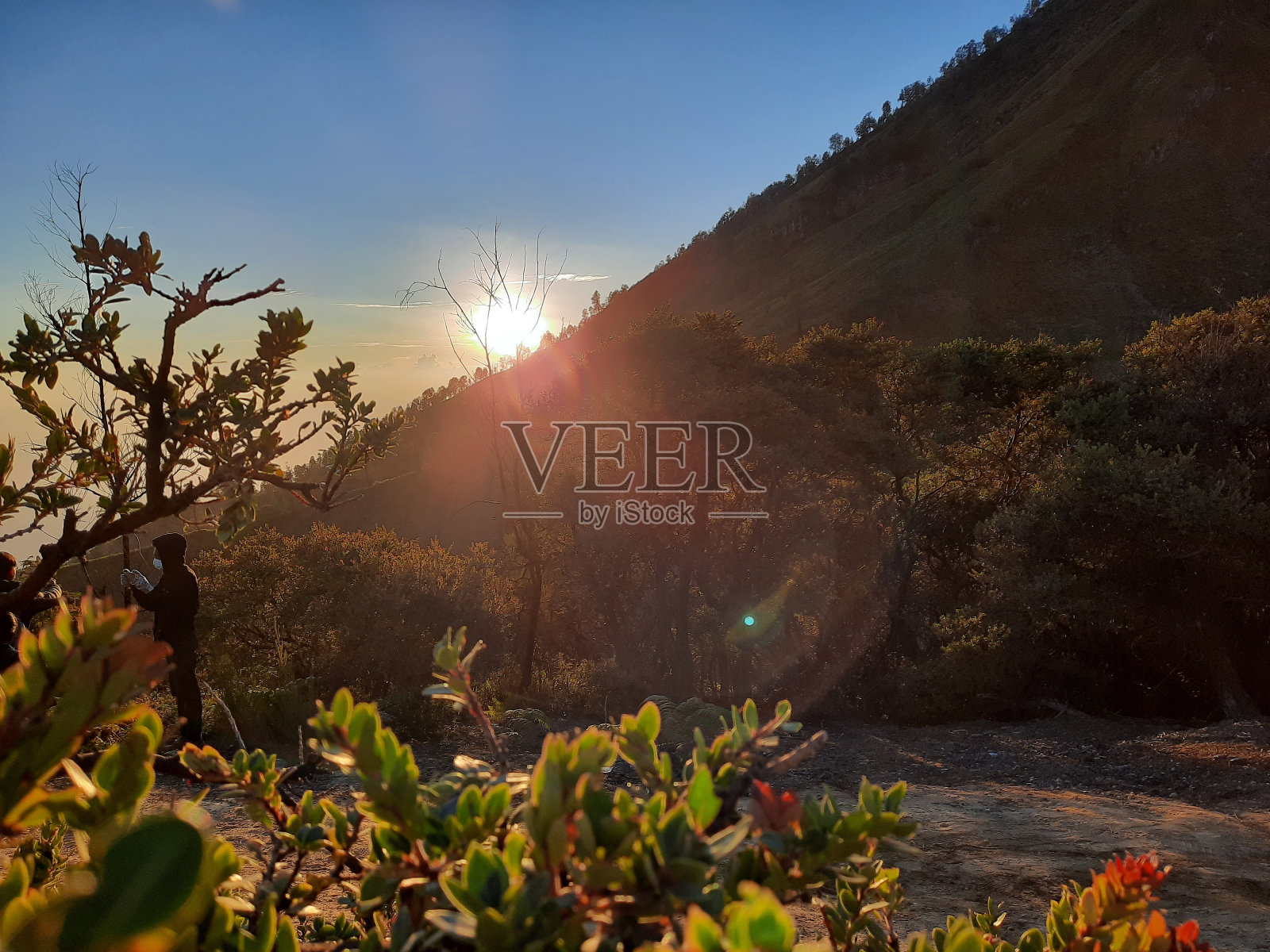 山间日出景照片摄影图片