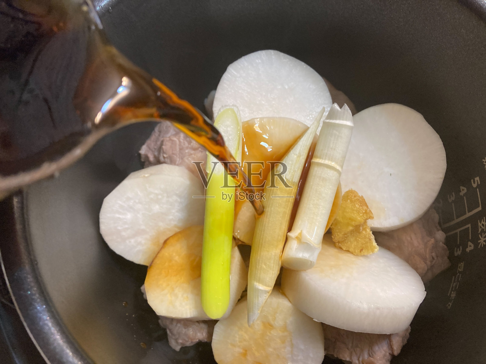 煮猪肉软骨照片摄影图片