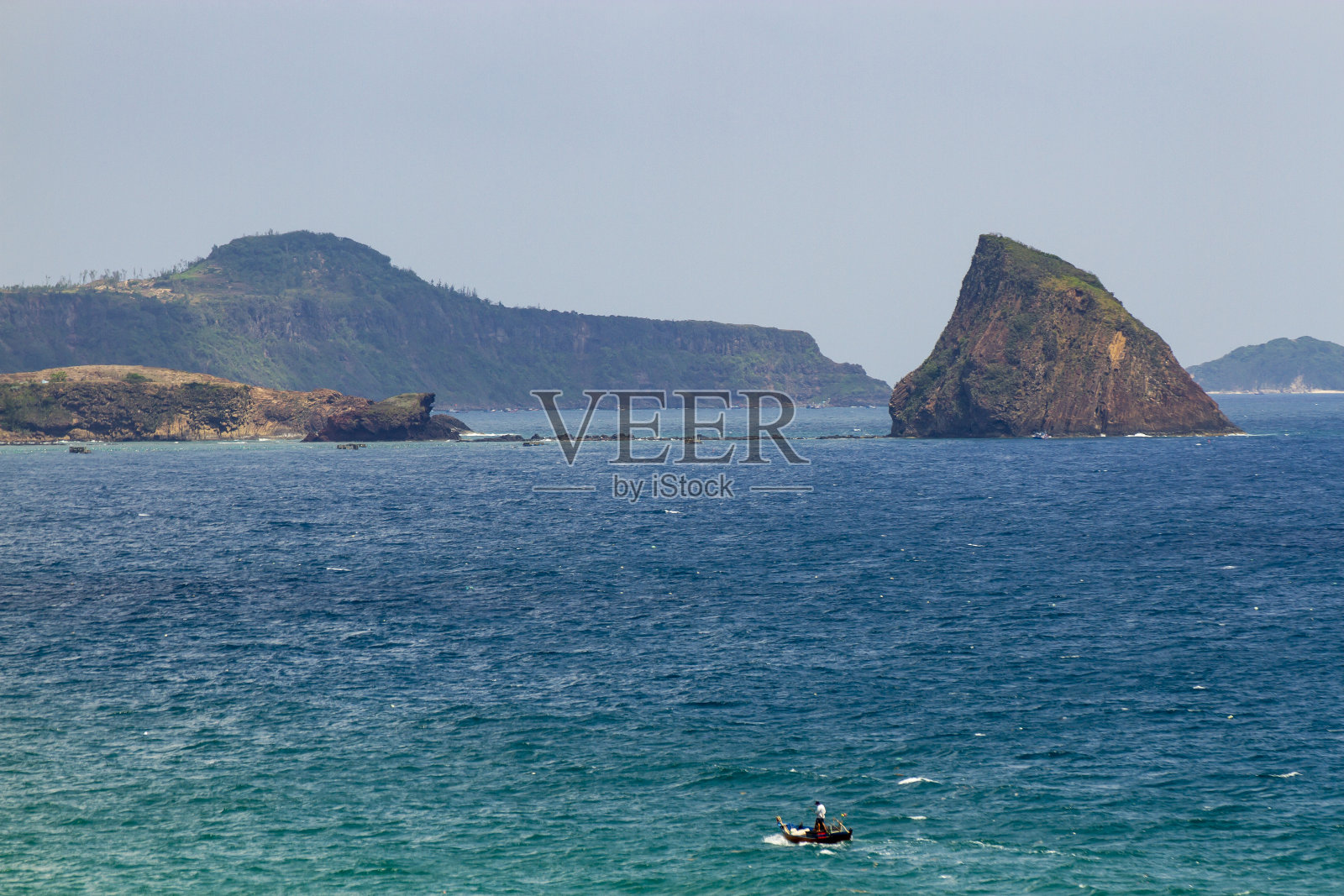 越南富颜省Hon Yen岛美丽的海景。照片摄影图片