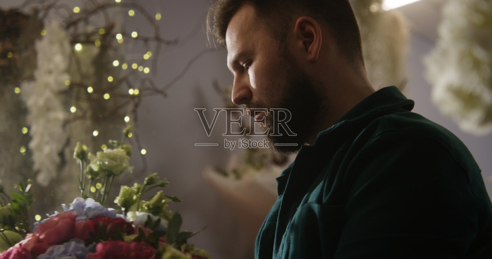 有花店工作经验的花匠照片摄影图片