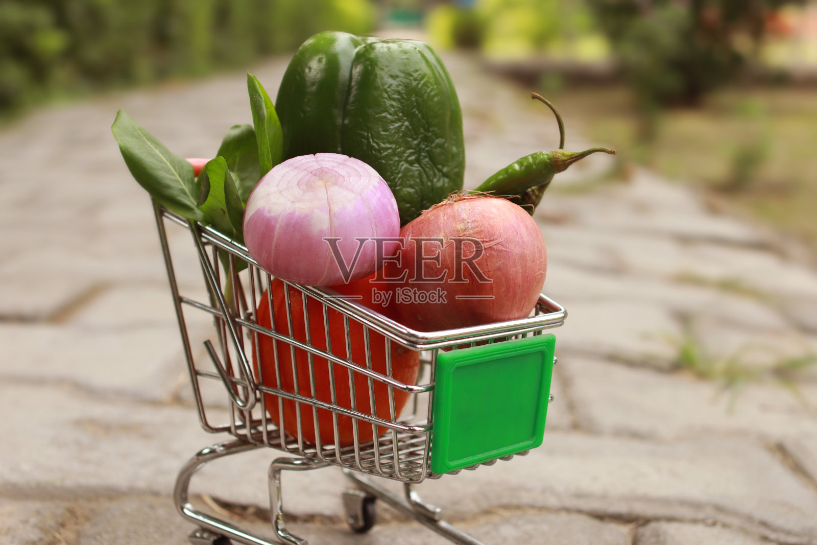 篮子里的新鲜蔬菜照片摄影图片