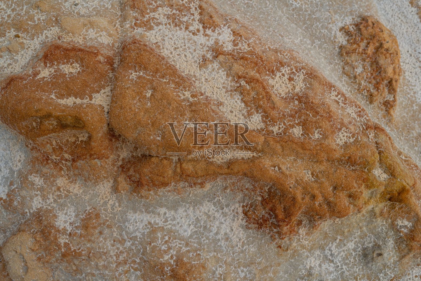 古代岩石雕刻的特写，带有沙质纹理，色彩鲜艳照片摄影图片