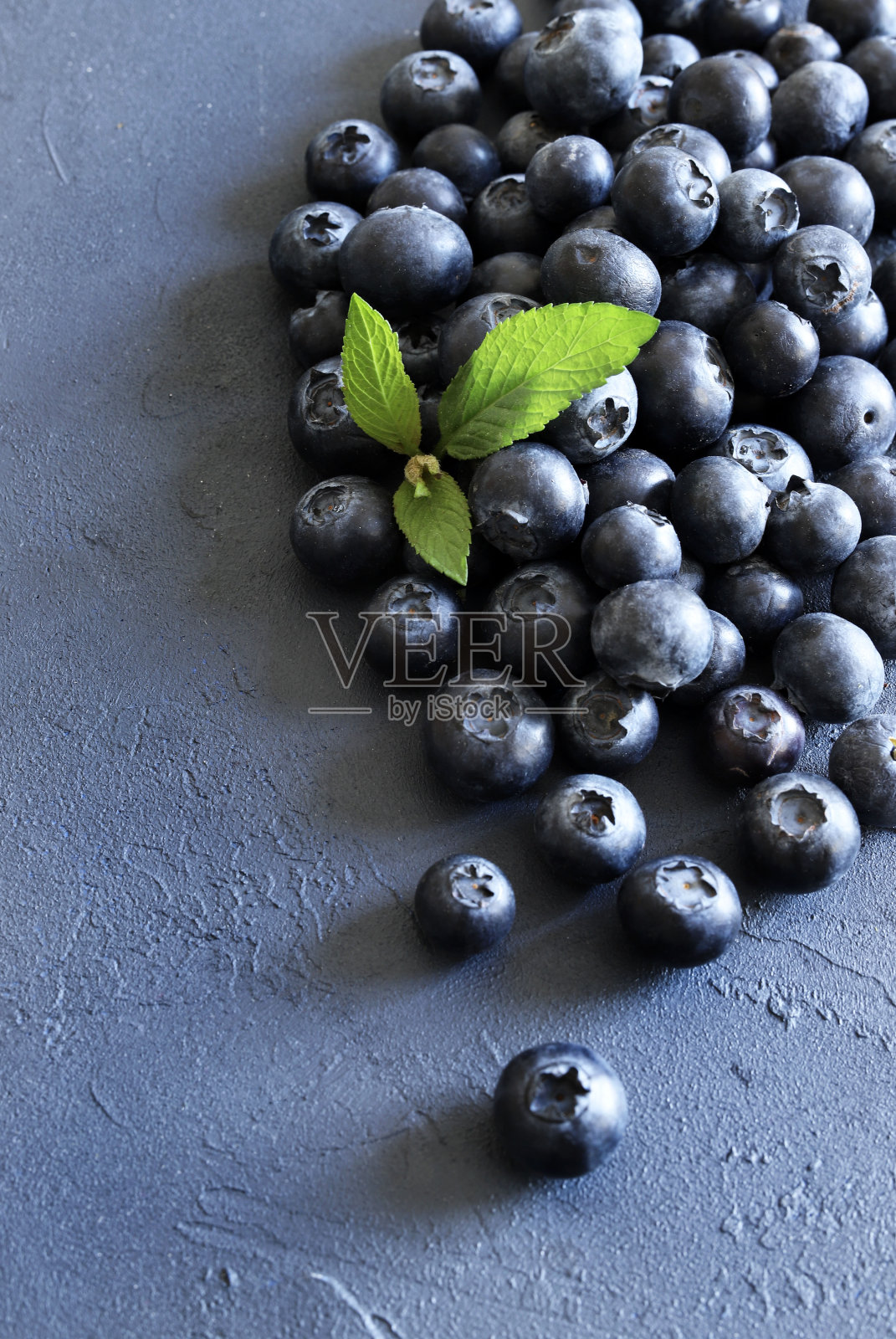 新鲜的蓝莓。照片摄影图片