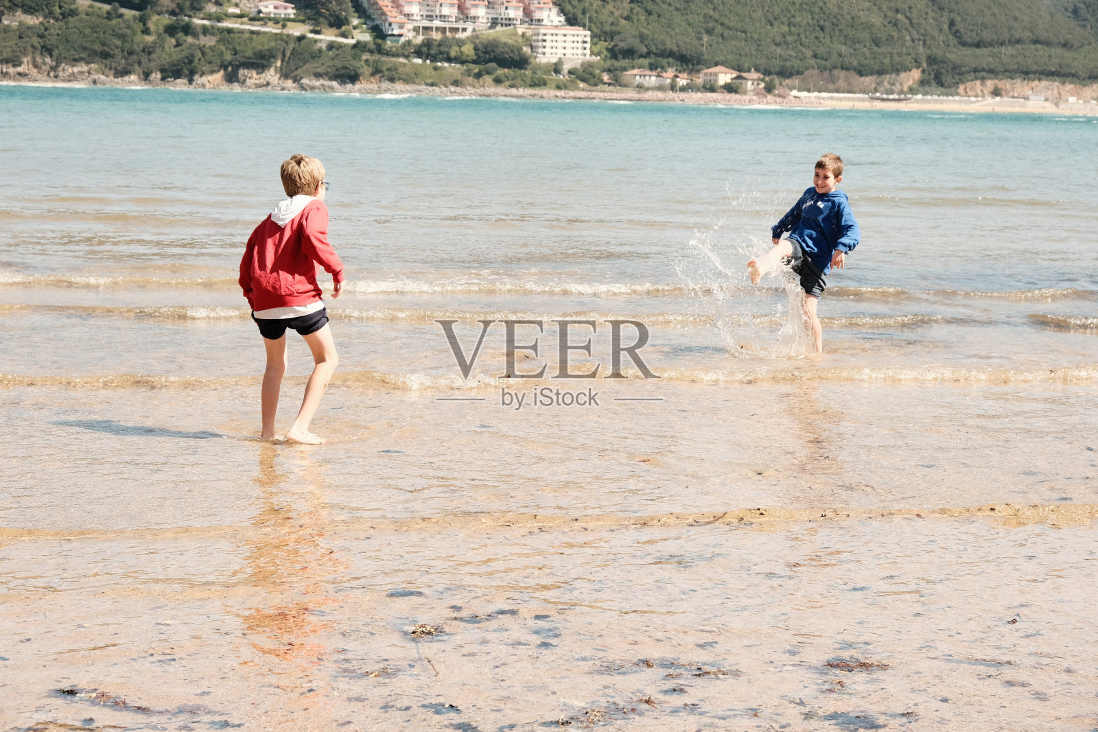 享受大自然的人们照片摄影图片