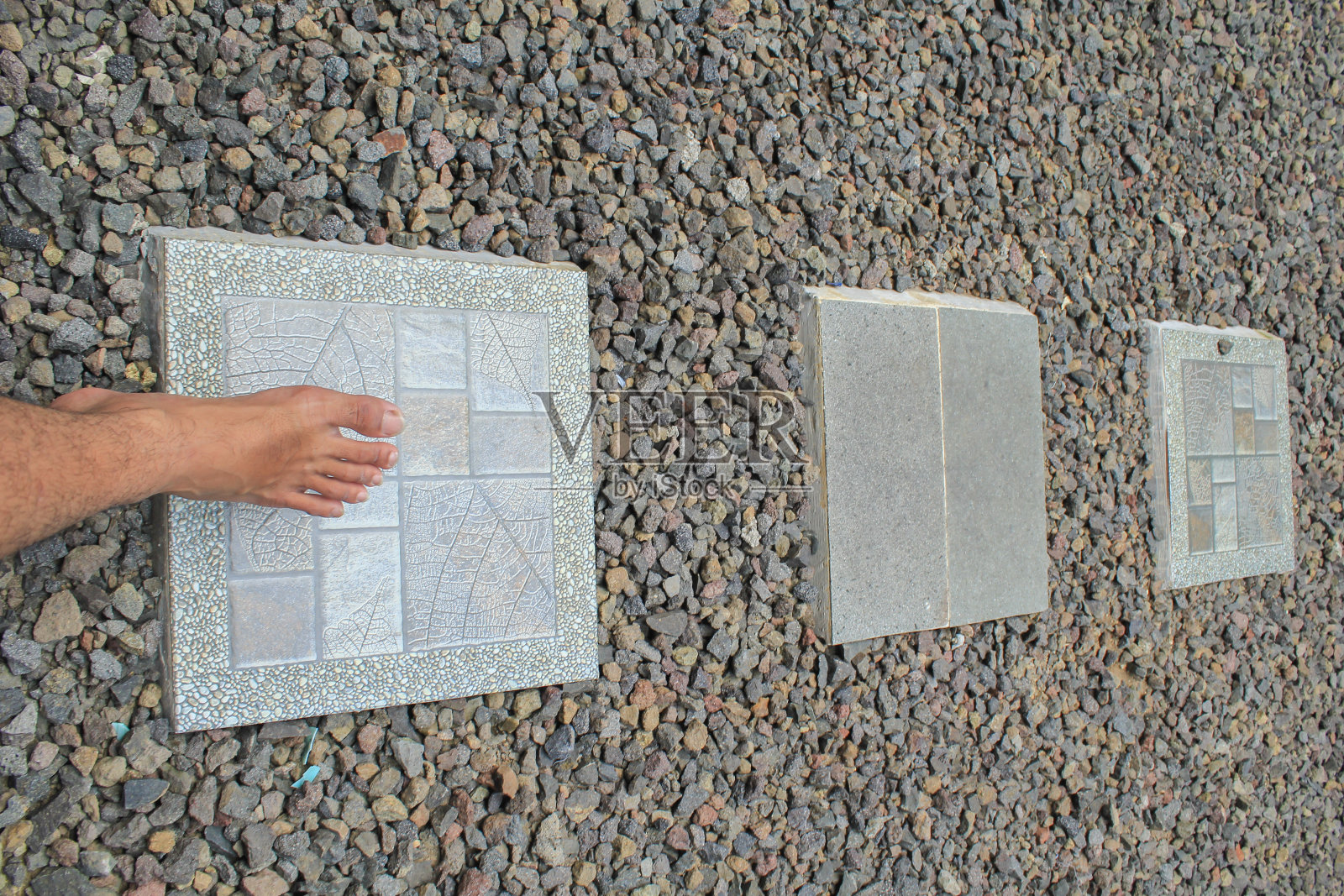 赤脚的人照片摄影图片