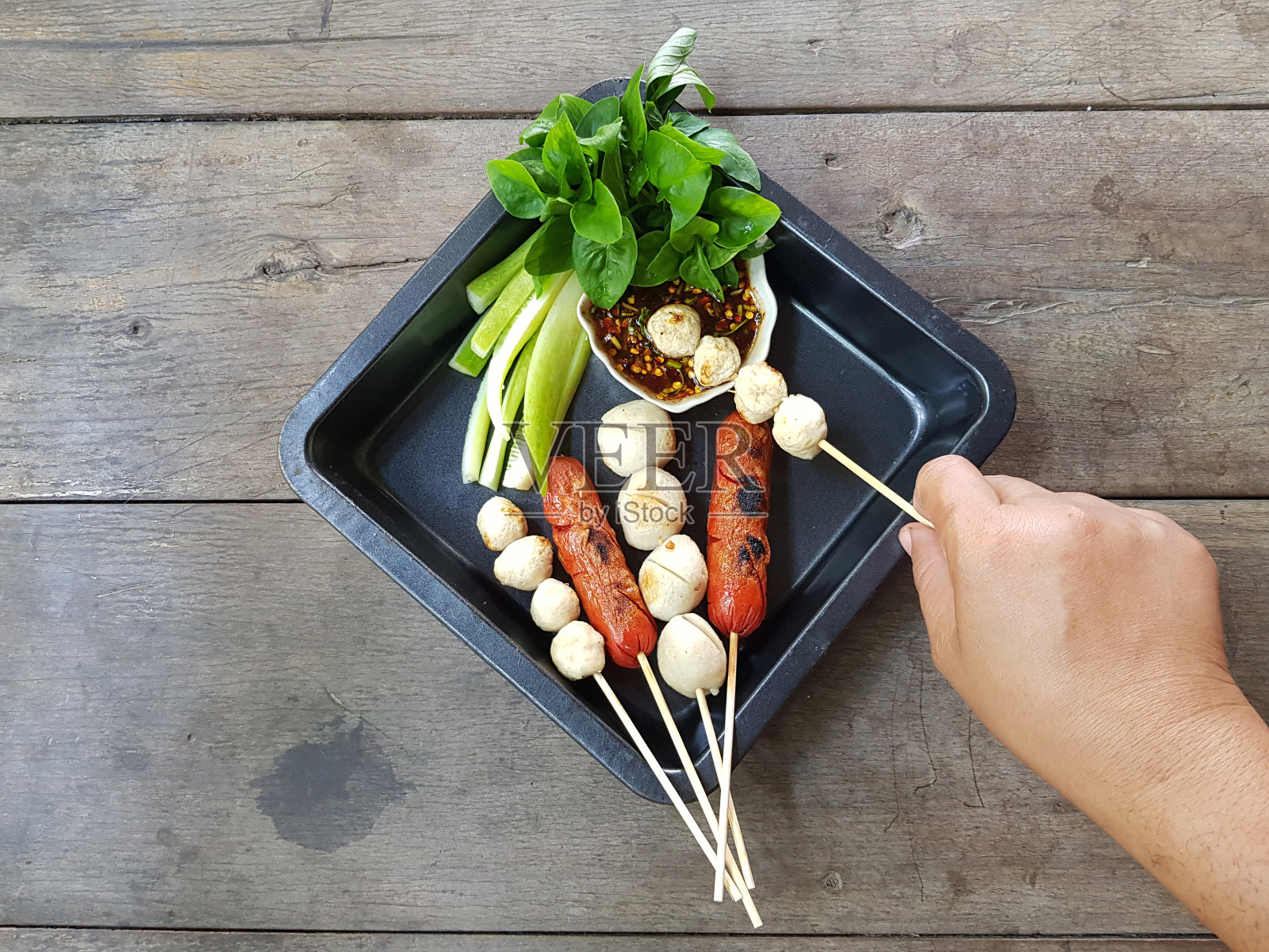 辣酱叉烧丸子照片摄影图片