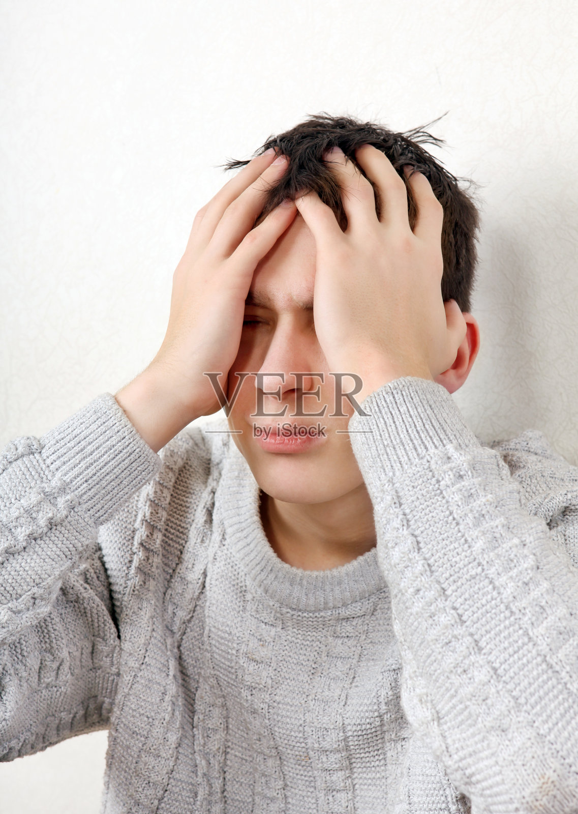 悲伤的少年照片摄影图片