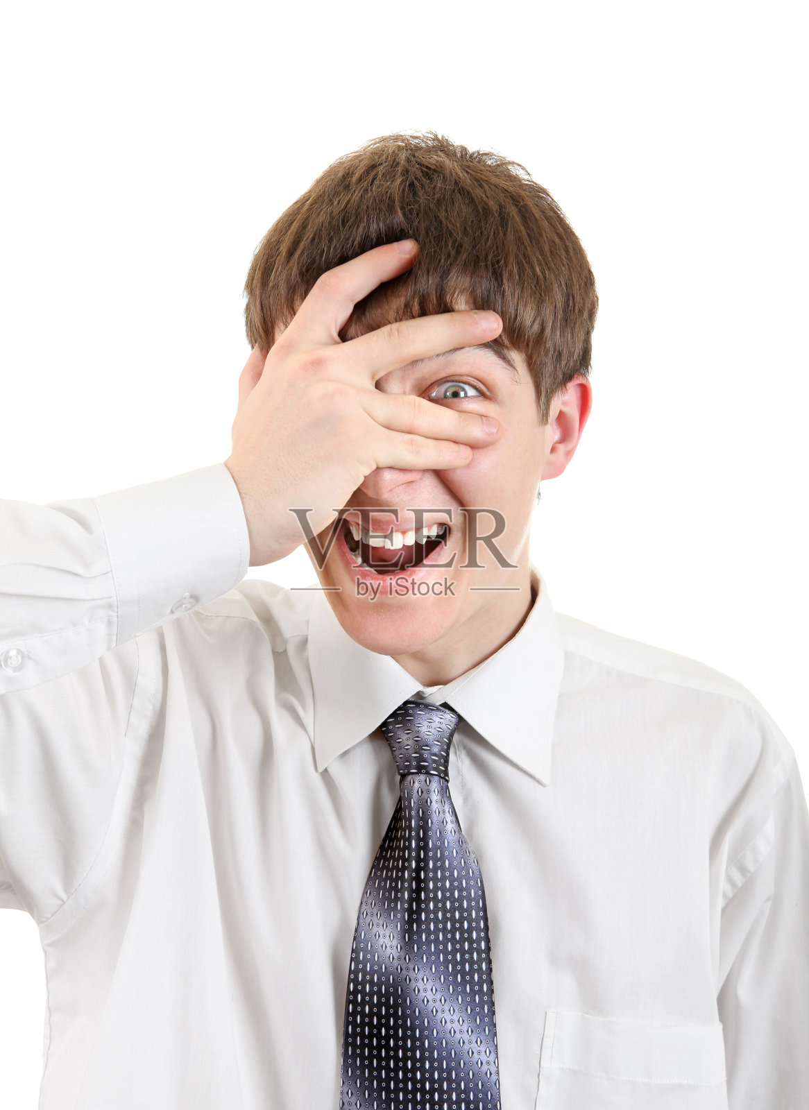 少年从手指缝里偷看照片摄影图片