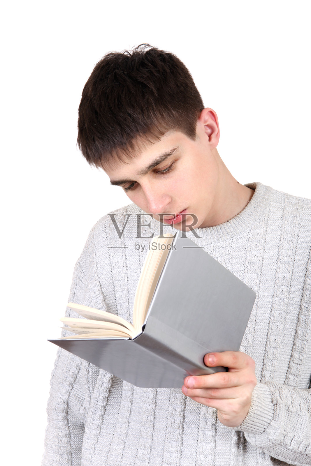 读书的少年照片摄影图片