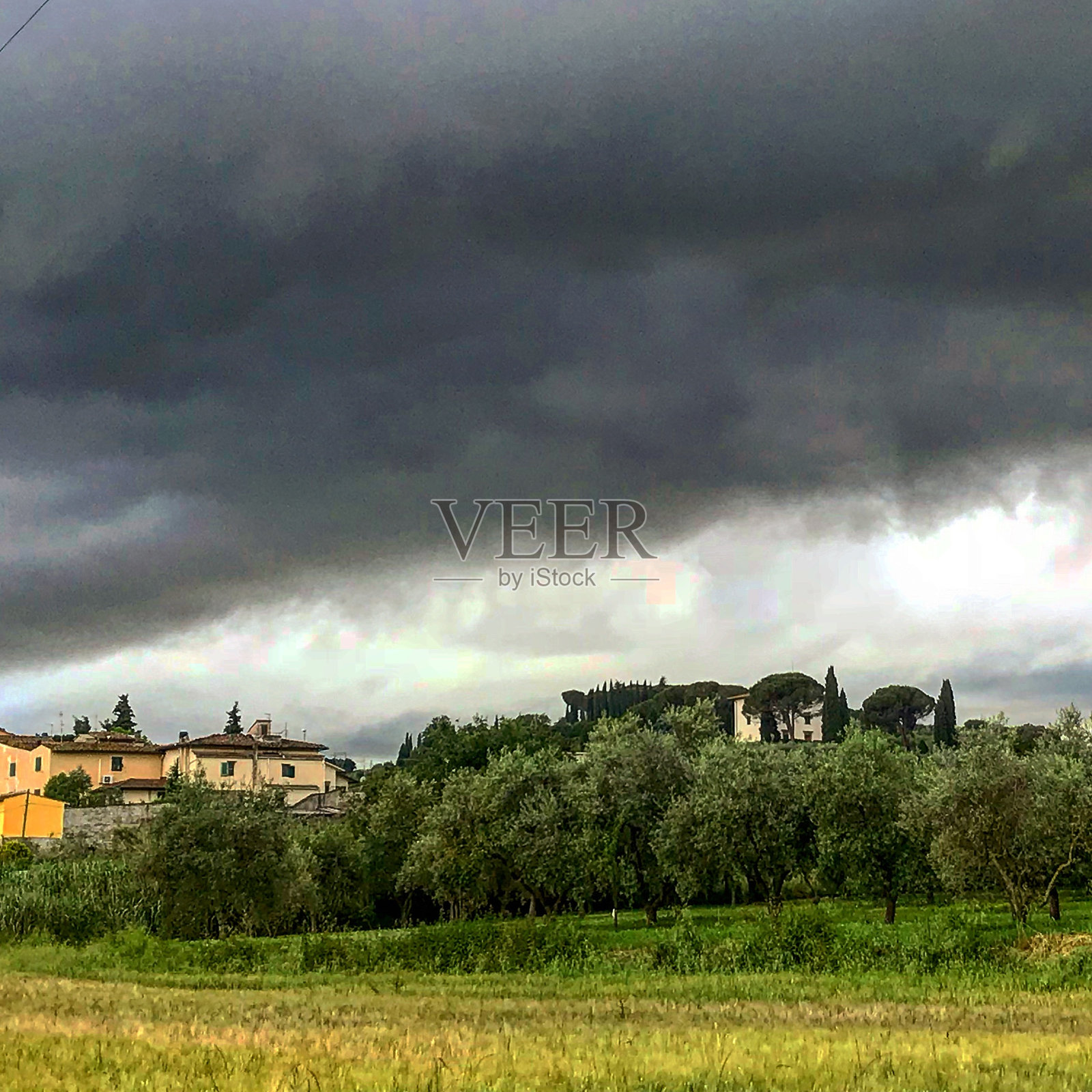 托斯卡纳的云和风暴照片摄影图片