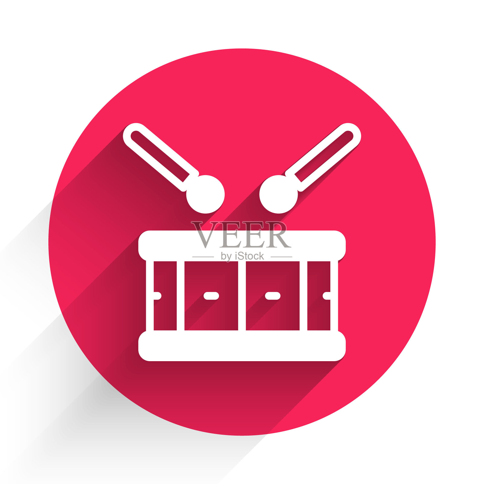 白色鼓与鼓棒图标隔离与长阴影背景。音乐符号。乐器符号。红色圆圈按钮。向量图标素材