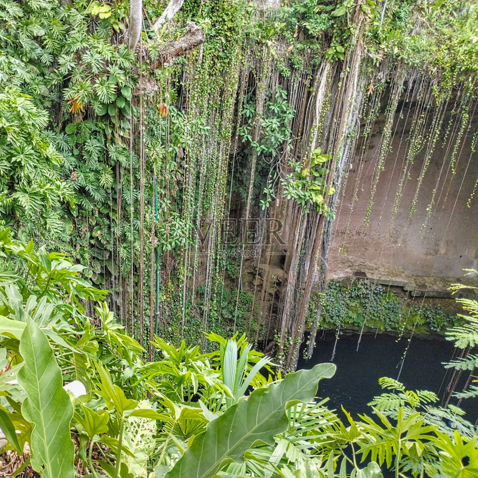 基尔天然井照片摄影图片