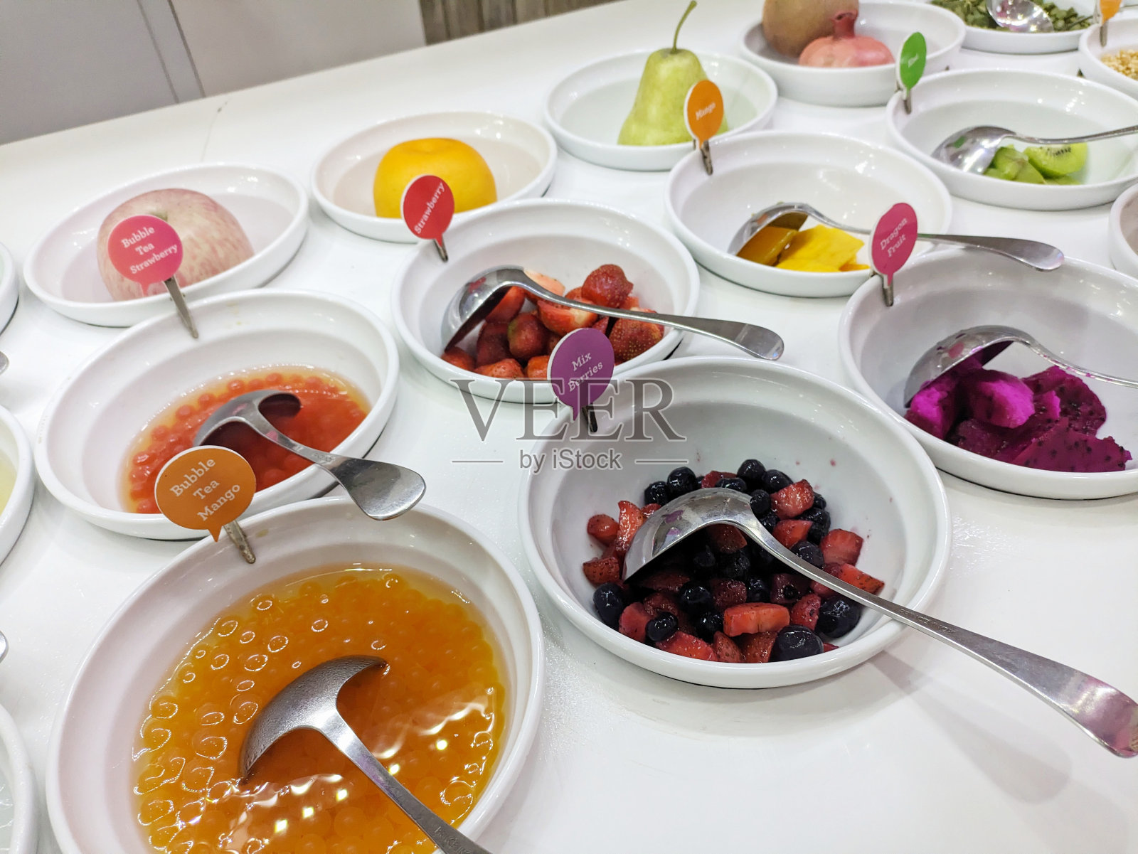 冰淇淋和酸奶的水果配料照片摄影图片