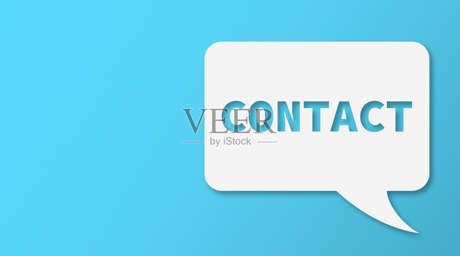 接触和语音气泡与复制空间上的蓝色纸板背景照片摄影图片