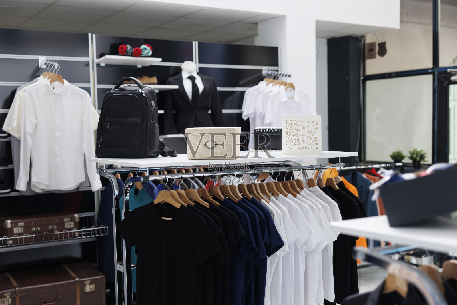 空荡荡的现代精品店里满是正装设计照片摄影图片