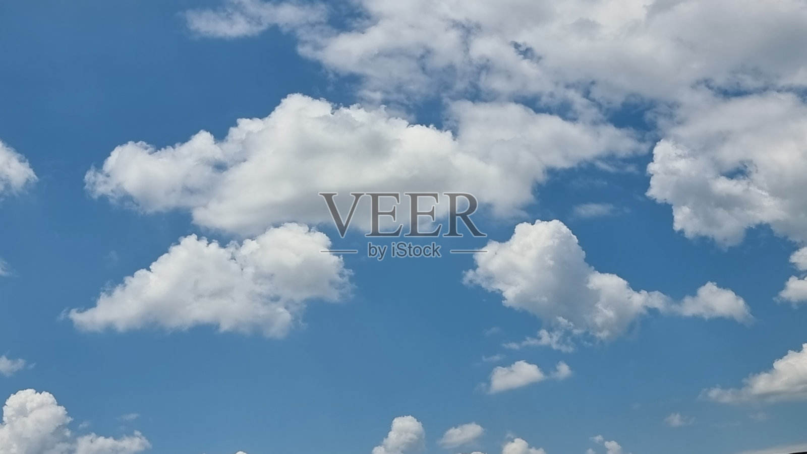 白云白云蓝天孤立似棉花作背景照片摄影图片