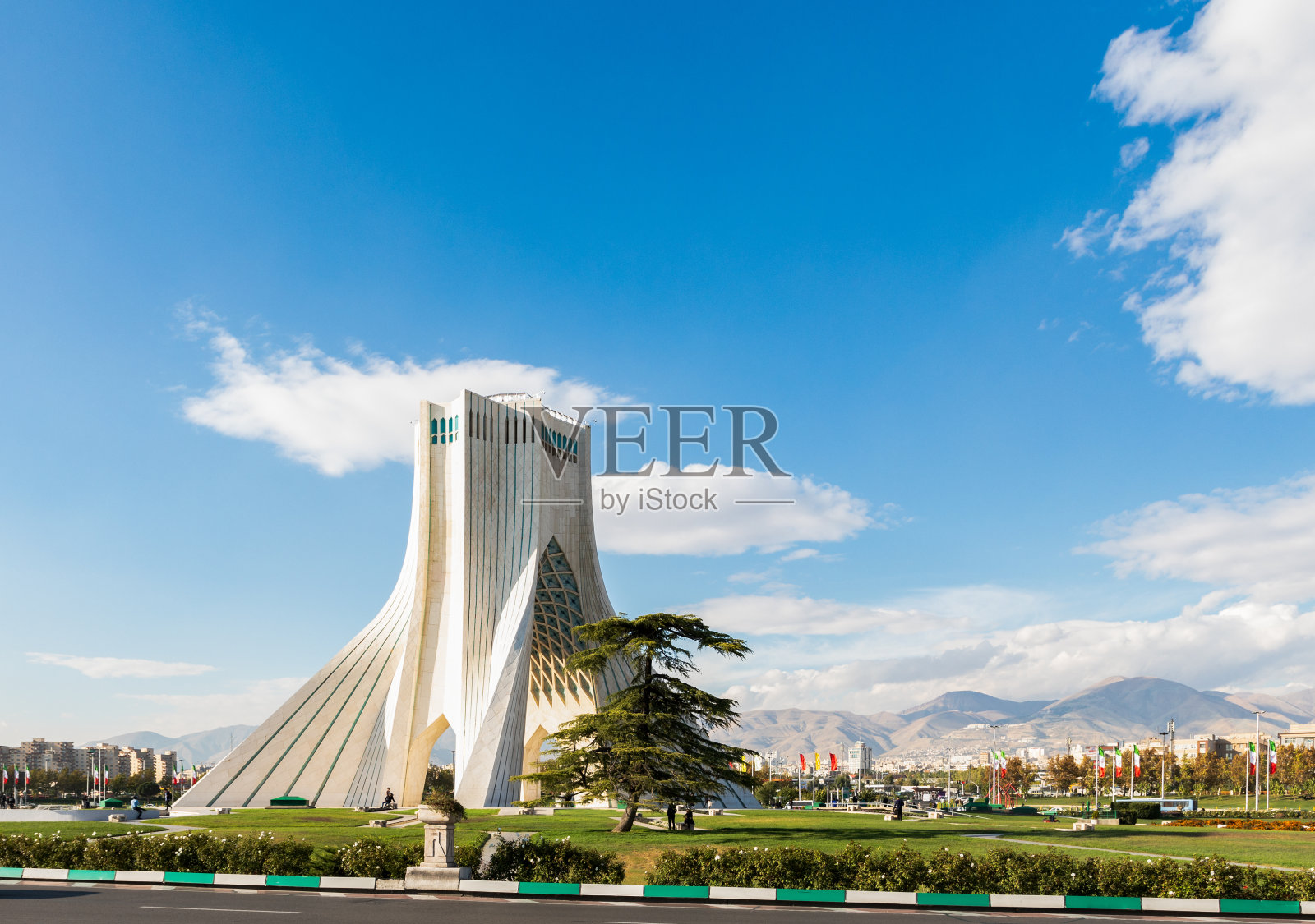 德黑兰自由广场上的自由塔照片摄影图片