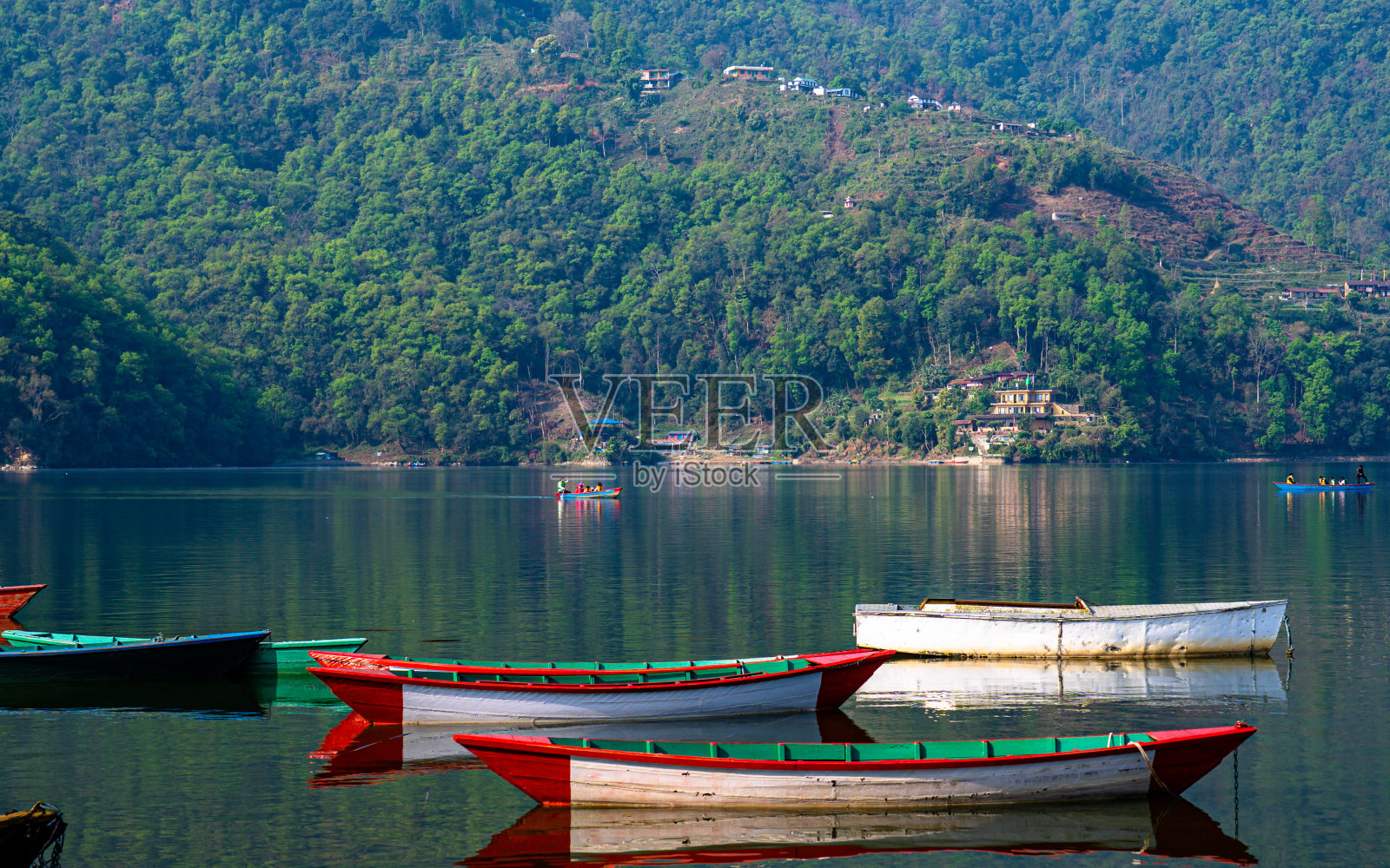 费华湖的彩船照片摄影图片