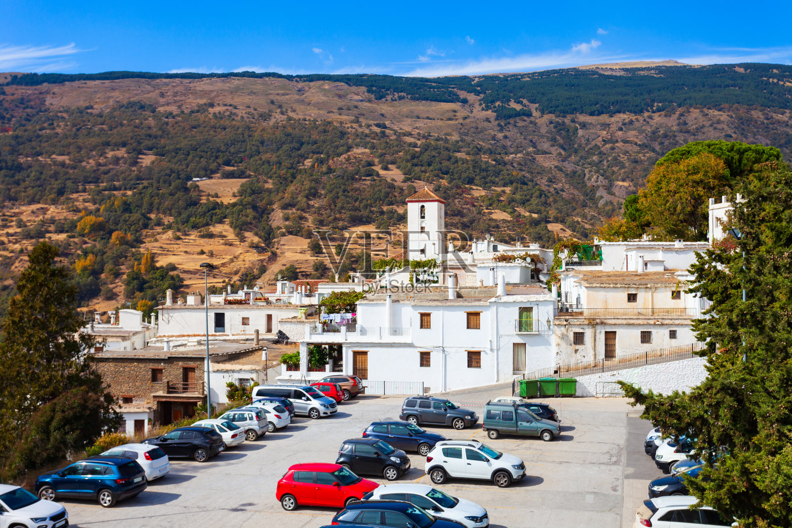 卡皮列拉镇的圣玛利亚教堂照片摄影图片