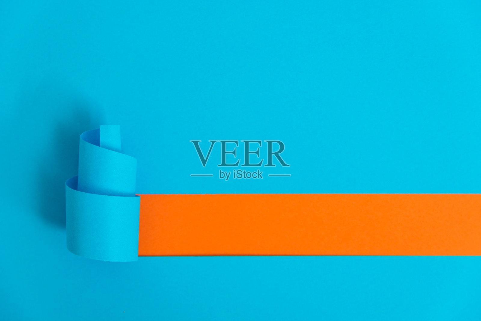 用纸把圣诞树撕下来照片摄影图片