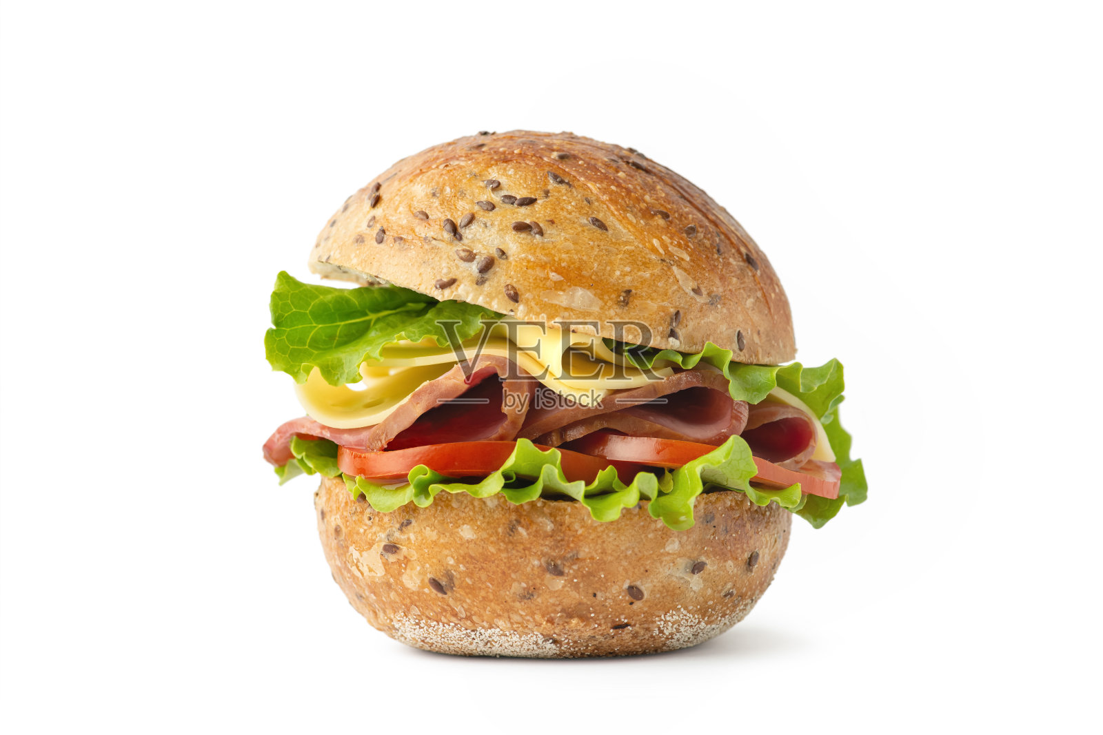 夹有肉、奶酪和蔬菜的三明治，放在白色的背景上照片摄影图片