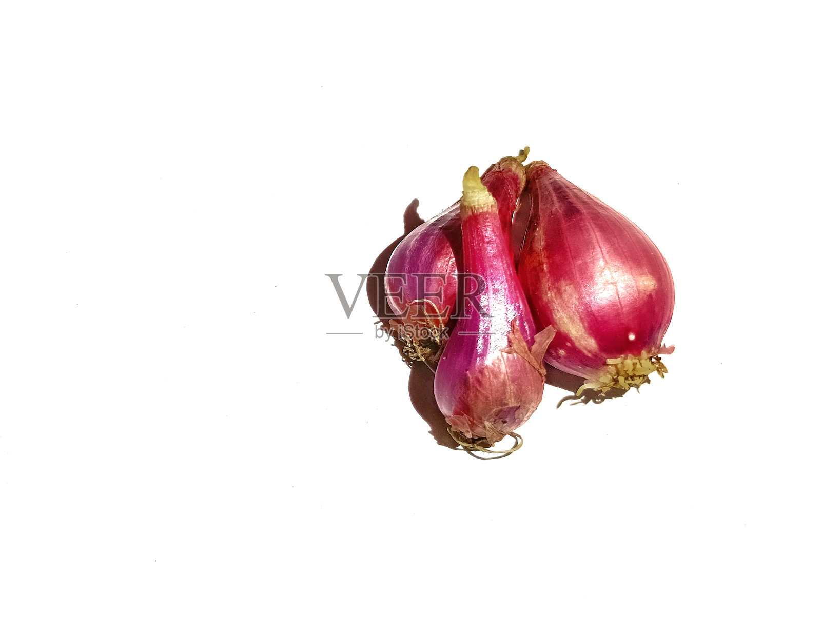 白底分离的青葱，具有保健和调味的作用。照片摄影图片