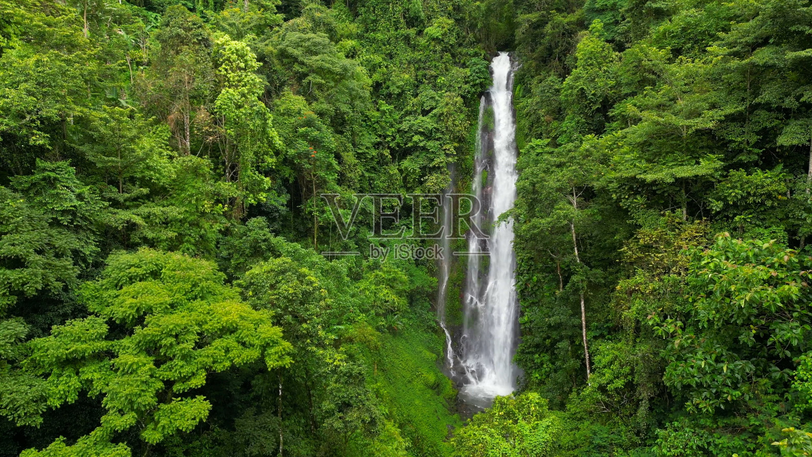 Melanting瀑布。照片摄影图片