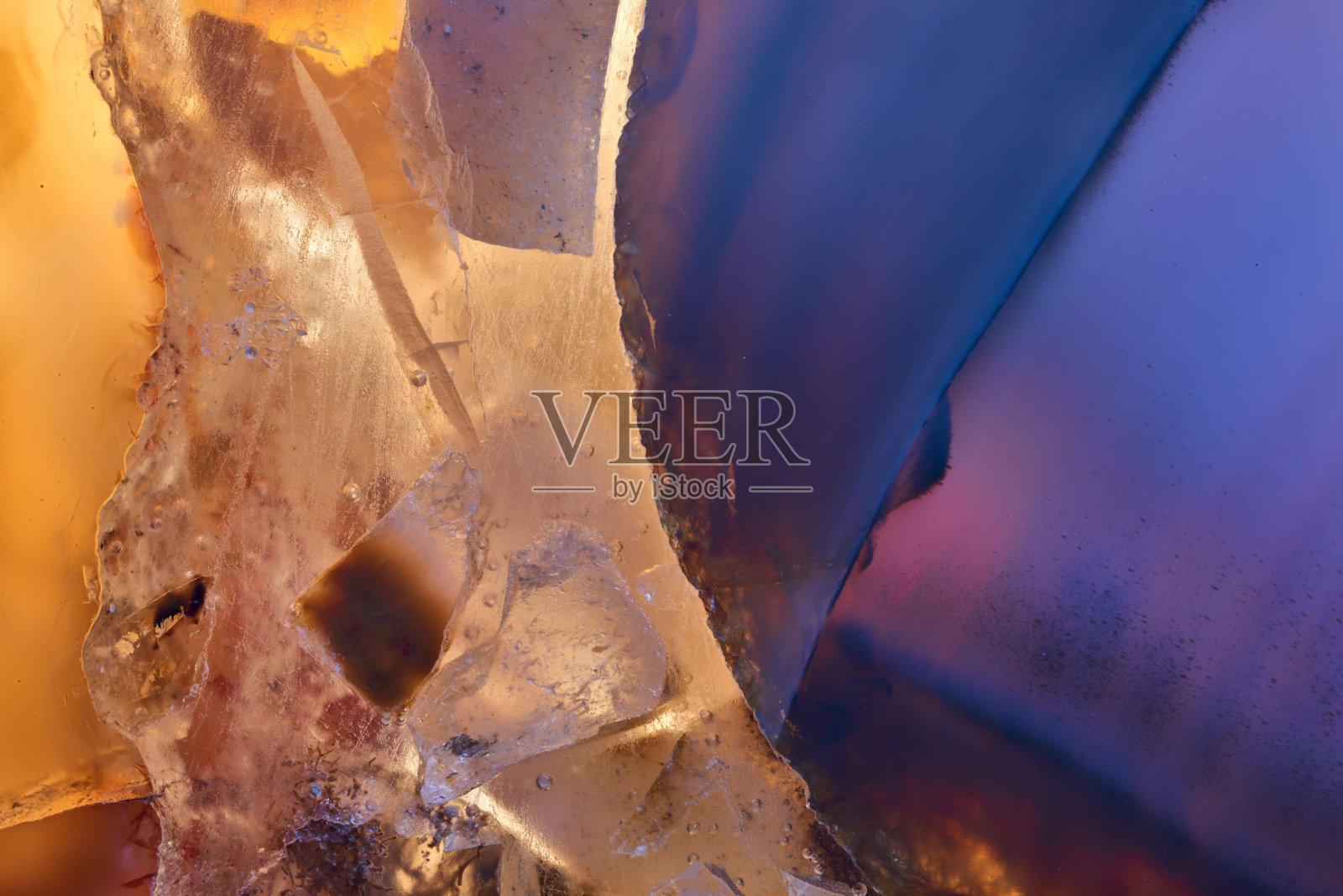 奢华的原紫色玛瑙水晶表面纹理为背景。自然图案表面，矿物石材宏观特写抽象设计元素。照片摄影图片