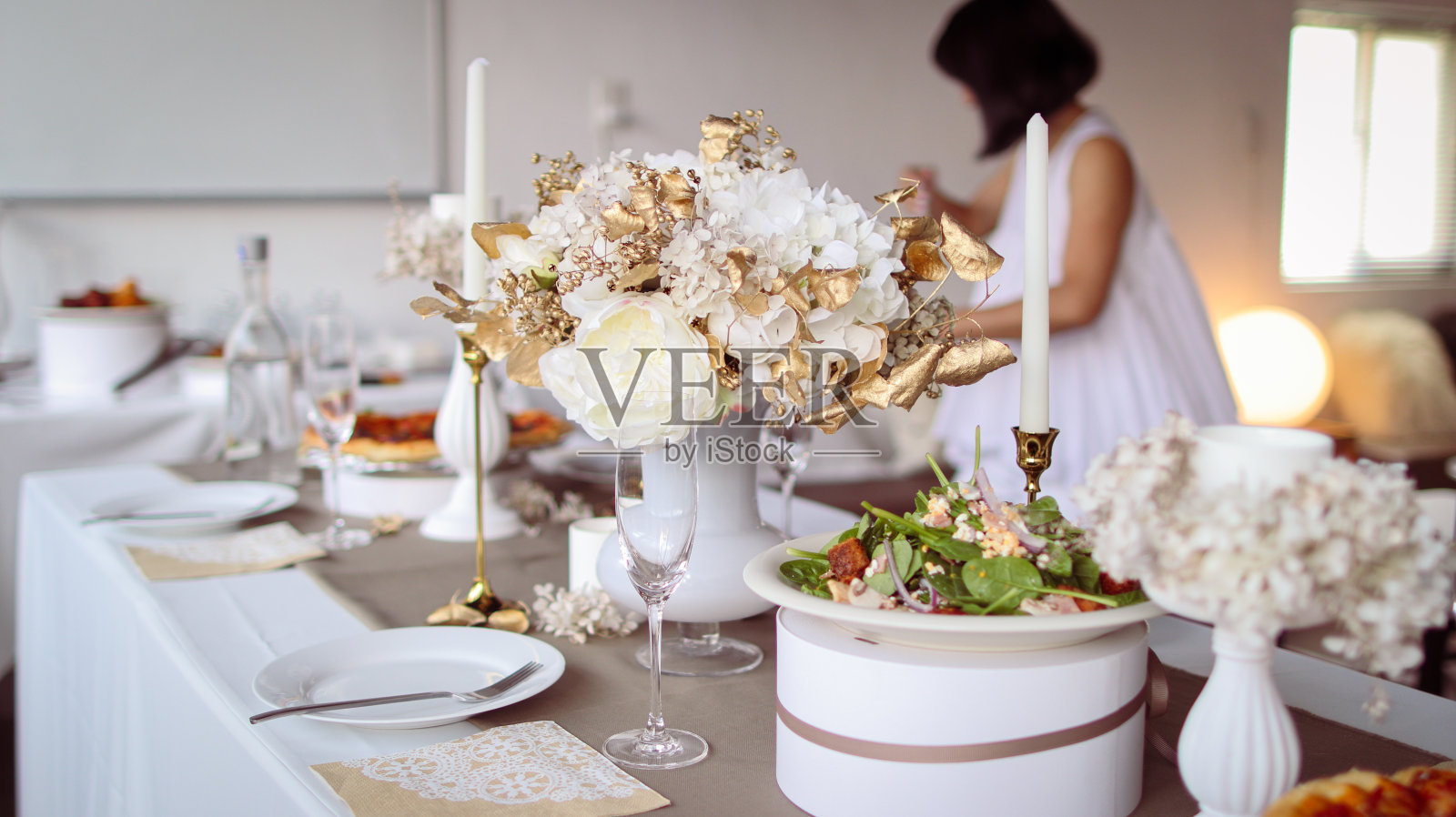 在一个优雅的聚会上，可以用干花装饰现场照片摄影图片